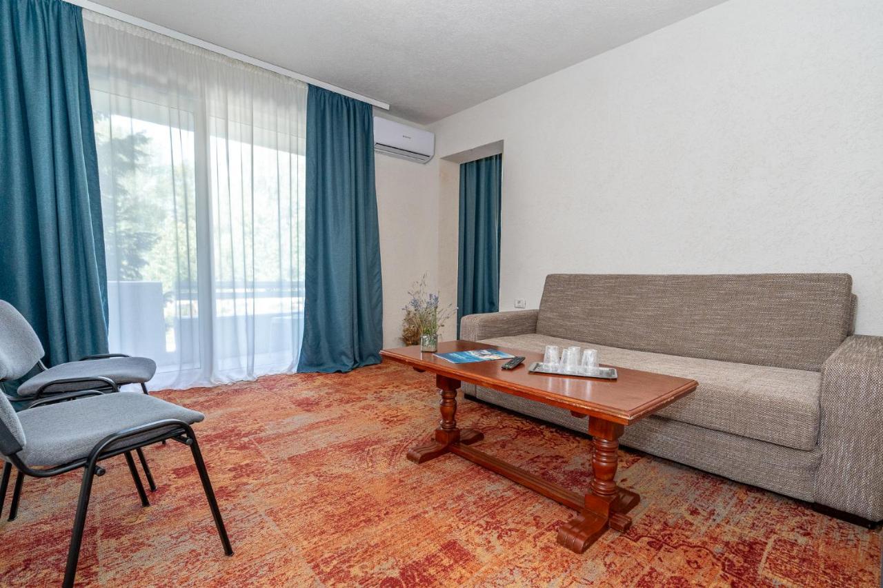 Hotel Irina Венус Екстериор снимка